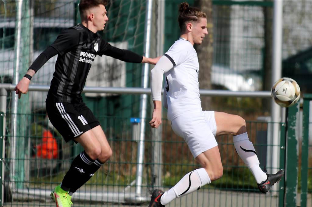 Vierter Wickeder im Anmarsch: Holzwickeder SC schlägt nochmal auf dem Transfermarkt zu In Wickede wurde Nielinger Stammspieler in der Westfalenliga. 21 Mal stand er für den Club in der Liga auf dem Feld.