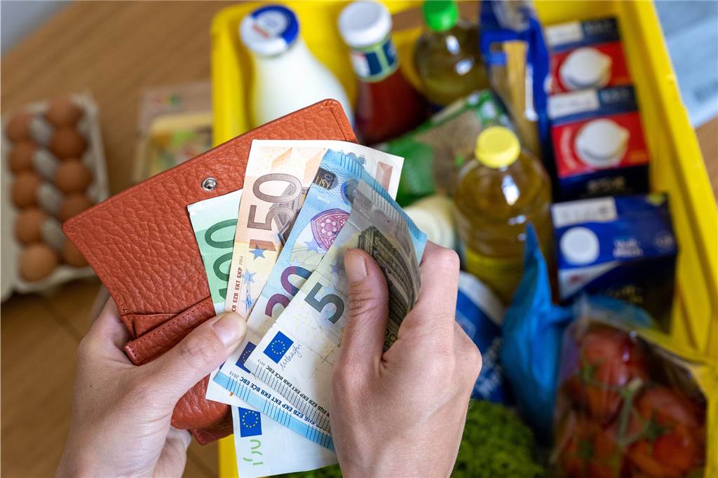 Menschen aus Werne haben mehr Einkommen zur Verfügung In Zeiten der Inflation und steigender Preise steht den Menschen in Werne im Schnitt mehr Geld zur Verfügung, wie Zahlen aus dem Jahr 2021 zeigen.
