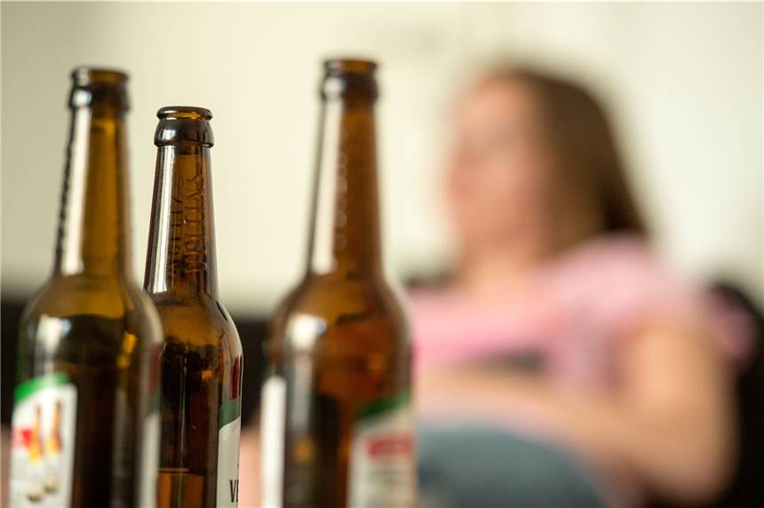 Alkohol in Corona-Krise: Psychologe warnt, Getränkehändler berichtet In Zeiten der Kontaktsperre besteht durchaus die Gefahr, dass in den eigenen vier Wänden der Alkoholkonsum steigt.