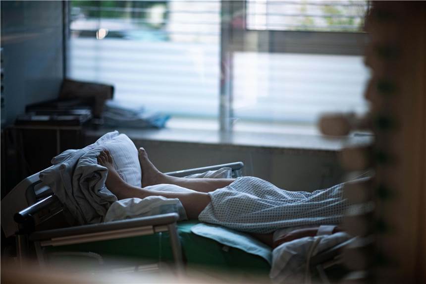Bei Triage Behandlungsabbruch zugunsten von Patienten mit höherer Überlebenschance möglich In Zukunft soll ein Behandlungsabbruch zugunsten von Patienten mit höherer Überlebenschance möglich sein.