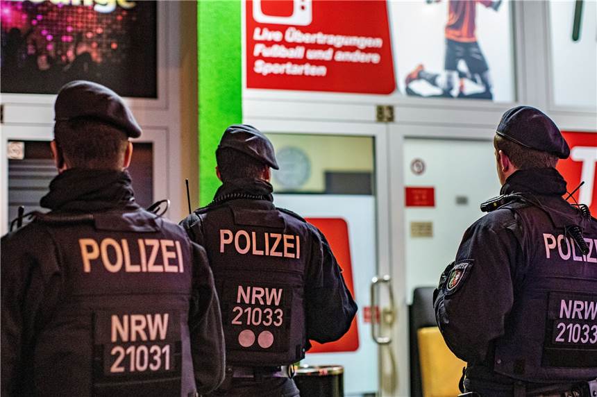 „Sicherheitskonferenz Ruhr“: Dortmund, Duisburg und Essen bekämpfen gemeinsam Clans In Zukunft wollen die Städte im Ruhrgebiet von einem gemeinsamen Zentrum aus die Clan-Kriminalität bekämpfen.
