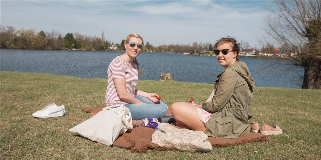Ina und Dominique Kroos aus Bork waren am Ternscher See, um die Umgebung zu erkunden. Wer Abkühlung sucht, kann aktuell ganz bedenkenlos in den Ternscher See hüpfen.