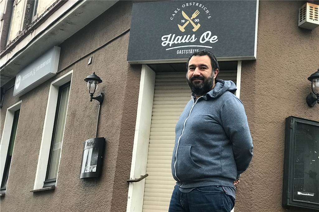 Dortmunder Nazis feierten im Haus Oe bei Mallorca-Party mit Ikke Hüftgold Inan Acar, Betriebsleiter im Haus Oestreich auf Schwerin und im Gleis 4 am Hauptbahnhof in Rauxel, war spürbar geschockt, als er erfuhr, dass im Haus Oe Neonazis feierten.