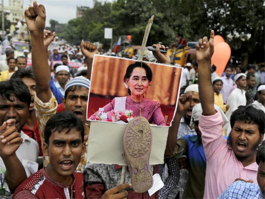 UN sehen ethnische Säuberung in Myanmar Indische Muslime protestieren in Kalkutta gegen die Unterdrückung der Rohingyas in Myanmar - und gegen Friedensnobelpreisträgerin Aung San Suu Kyi. Foto: Bikas Das