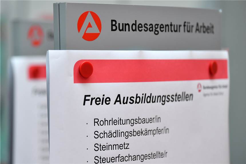 Ausbildungsplatz: Magazin und digitale Woche helfen bei der Suche Informationen über freie Ausbildungsplätze zu finden, ist für Jugendliche in der Corona-Krise nicht einfach. Die Stadt Bottrop veröffentlicht daher ein Ausbildungsmagazin und plant eine digitale Ausbildungswoche.