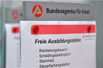 Informationen über freie Ausbildungsplätze zu finden, ist für Jugendliche in der Corona-Krise nicht einfach. Die Stadt Bottrop veröffentlicht daher ein Ausbildungsmagazin und plant eine digitale Ausbildungswoche.