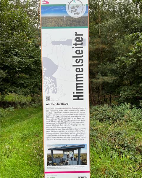 Wanderweg Hohe Mark Steig: Sieben Orte für außergewöhnliche Ausblicke Informationsstele am Feuerwachturm Rennberg in Haltern am See.