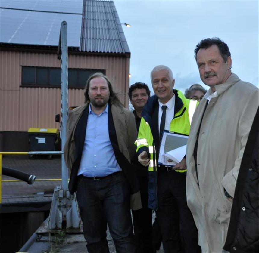Rundfahrt durch Remondis-Recyclingwerk in Lünen Informierte sich über dien Stadthafen: Dr. Anton Hofreiter (v. l.) Vorsitzender der Bundestagsfraktion Bündnis 90/Die Grünen, mit Betriebsleiter Andreas Hüsing und Dr. Achim Grunenberg, Geschäftsführer des Stadthafens.