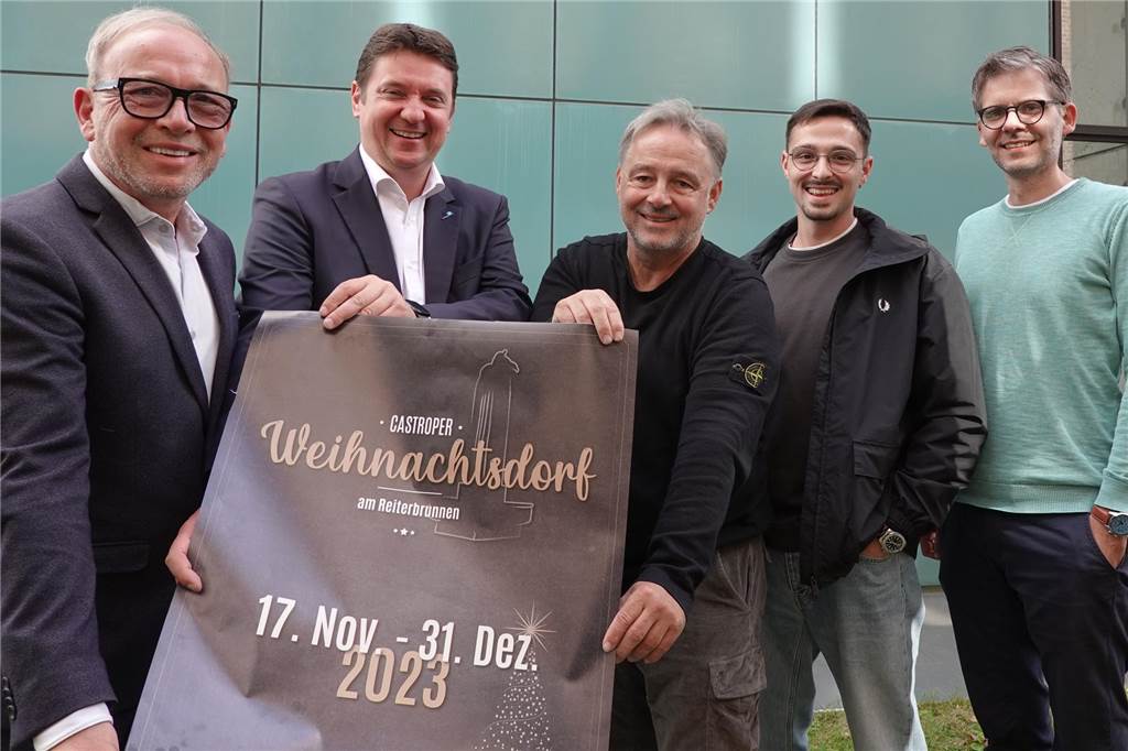 Adventszelt-Aus: Bubi Leuthold veranstaltet im Dezember „Ab zur Tante!“ Ingo Böhmer (v.l.) von der Werbeagentur zusammen mit Bürgermeister Rajko Kravanja, Frank und Leon Philipp sowie Stadtmarketing-Chef Jens Langensiepen. Gemeinsam haben sie ein neues Konzept für den Castroper Weihnachtsmarkt gefunden.