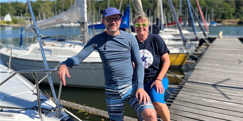 Wasserpegel im Stausee sinkt weiter - Problem für Segler und die neue Möwe? Ingo Urban und Silke Sandkötter vom Segelclub Haltern haben schon viele Segelsaisons mit niedrigem Wasserstand mitgemacht.