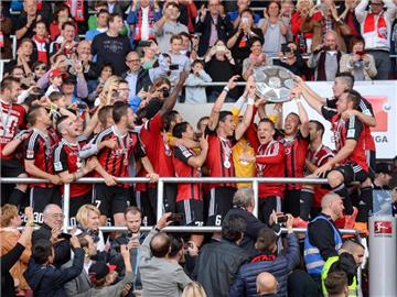 Ingolstadt feiert die Zweitligameisterschaft. Foto: Armin Weigel