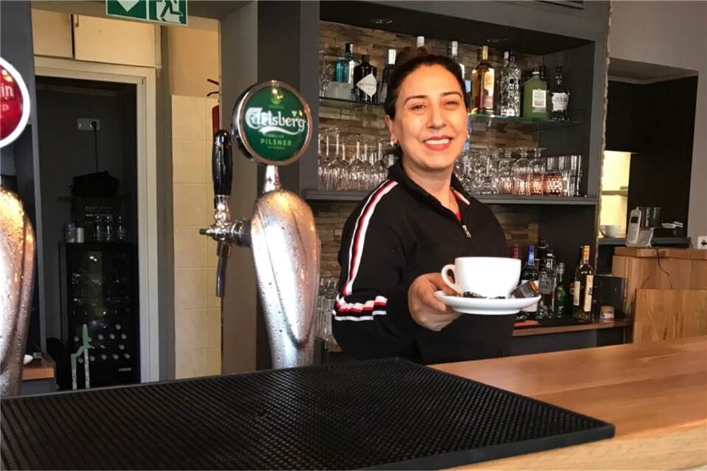 Inhaberin Fatma Manyas in ihrem Restaurant im Kreuzviertel.