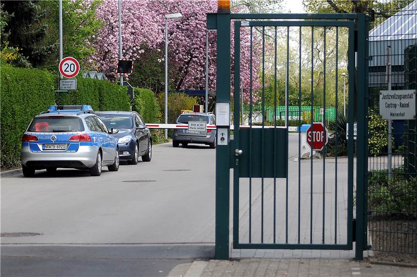 Leben im Gefängnis: Exklusive Einblicke hinter die Zäune der Ickerner JVA Meisenhof Inhaftierte und Mitarbeiter geben Einblicke - so lebt es sich im Knast.