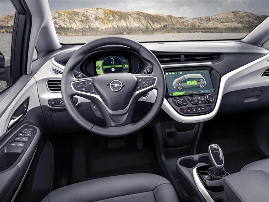 Innen ist der Kleine ein Großer: Bei 2,60 Meter Radstand und dem Antrieb im Wagenboden haben Passagiere im Fond viel Beinfreiheit. Foto: Opel