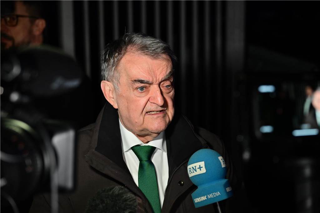 Innenminister Herbert Reul war bei der Polizeirazzia vor Ort und sprach hinterher mit den Journalisten, unter anderem mit unserer Redaktion.