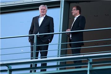 Innenminister Horst Seehofer (l) und CSU-Landesgruppenchef Alexander Dobrindt im Kanzleramt. Foto: Bernd von Jutrczenka