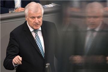 Innenminister Seehofer will alles tun, „damit die Dinge ohne Ansehen von Personen oder Institutionen aufgeklärt werden, denn sie haben das Vertrauen in das Bamf beschädigt“. Foto:Ralf Hirschberger