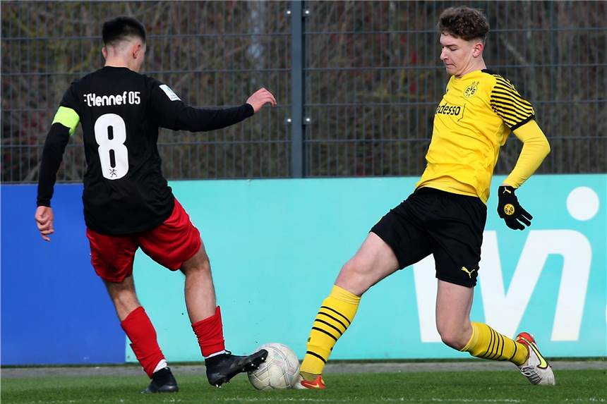 BVB-U17 mit Selbstvertrauen zum Revierderby – Wird die Aufholjagd fortgesetzt? Innenverteidiger Elias Bankara rückt zum Derby „auf Schalke“ in die Startformation der BVB-U17 zurück.