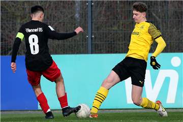 Innenverteidiger Elias Bankara rückt zum Derby „auf Schalke“ in die Startformation der BVB-U17 zurück.