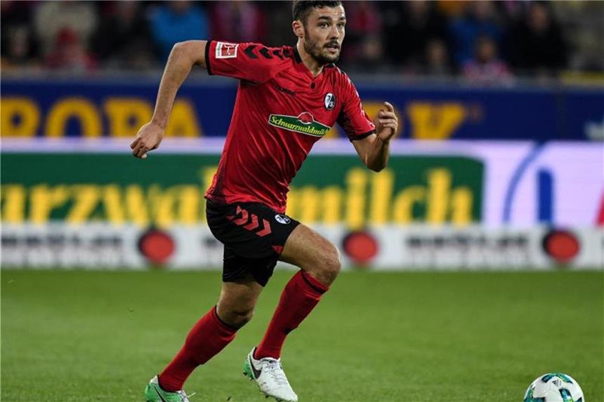 SC Freiburg verlängert Vertrag mit Manuel Gulde Innenverteidiger Manuel Gulde hat seinen Vertrag in Freiburg verlängert. Foto: Patrick Seeger