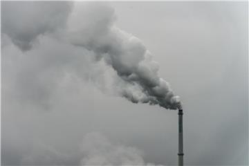 Innerhalb der Industrie im Monatsvergleich ein vergleichsweise starkes Minus bei Investitionsgütern. Foto: Armin Weigel