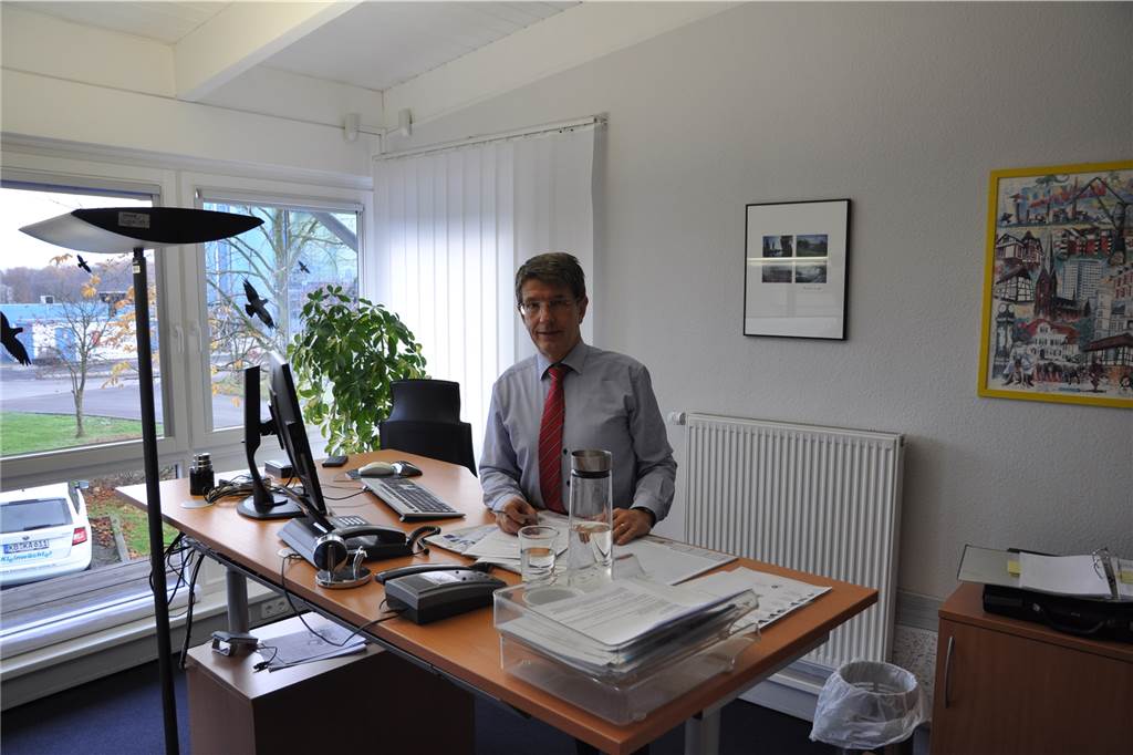 Innovatherm plant Millioneninvestition an der Frydagstraße Innovatherm-Geschäftsführer Falko Lehrmann in seinem Büro auf dem Firmengelände an der Frydagstraße.