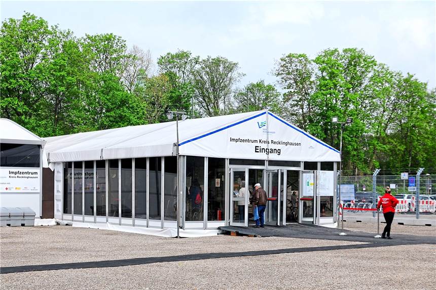 Corona-Impfung im Impfzentrum des Kreises ab sofort ohne Termin möglich Ins Impfzentrum des Kreises Recklinghausen auf dem Konrad-Adenauer-Platz können nun alle ab 16 Jahren ohne Termin kommen.