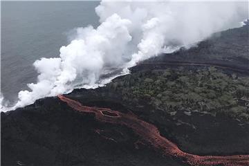 Ins Meer fließende Lava des Vulkans Kilauea auf Hawaii. Foto: Uncredited/U.S. Geological Survey