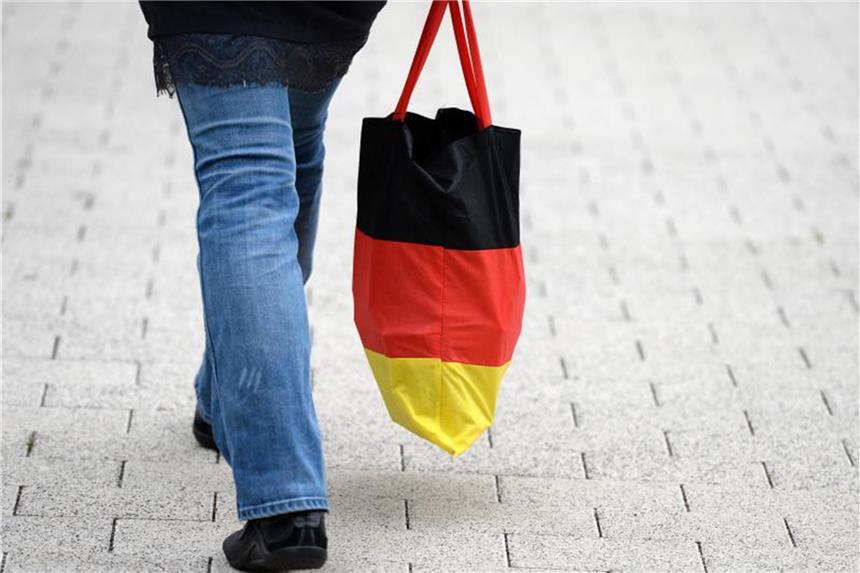 Schlecht fürs Portemonnaie: Inflation zieht wieder an Insbesondere gestiegene Energie- und Nahrungsmittelpreise führten in Deutschland 2017 zu einer höheren Inflation, wie Zahlen des Statistischen Bundesamtes zeigen. Foto: Ralf Hirschberger/dpa/Symbolbild