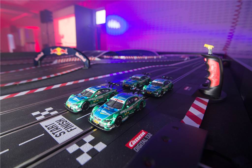 Insgesamt 100 Meter Carrera-Bahn warten in Recklinghausen auf die Besucher.