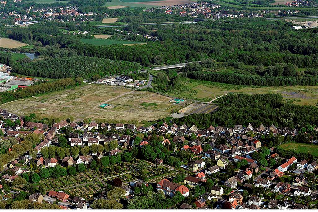 Kahlschlag-Alarm an Zeppelinstraße: Anwohner entsetzt über Pläne der Stadt Insgesamt 10,4 Hektar werden auf der Victoriabrache gerodet. Die Stadt hat Ausgleichspflanzungen im Stadtgebiet vorgesehen. Auch im Landschaftspark und hinter den Gärten der Zeppelinstraße soll gepflanzt werden.