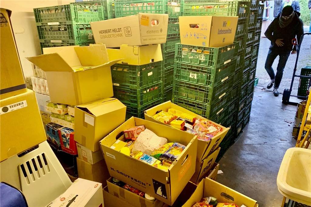 Dortmunder sammelt für die Schwerter Tafel: Ergebnis sprengt alle Erwartungen Insgesamt 14 Tonnen Lebensmittel und Hygieneartikel sind zusammengekommen.