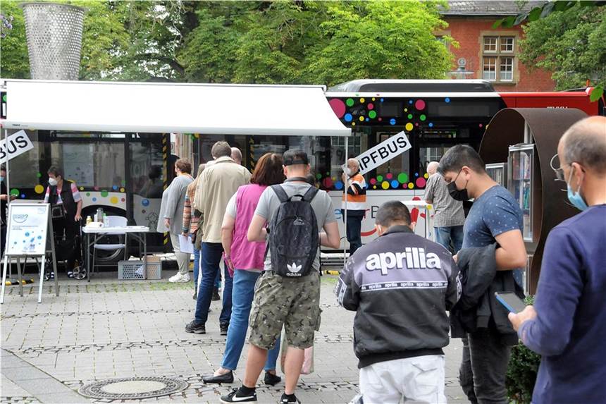 Impfbus auf dem Postplatz: So viele Schwerter haben sich impfen lassen Insgesamt 218 Menschen haben sich am vergangenen Wochenende bei der Aktion des Kreises auf dem Postplatz impfen lassen.