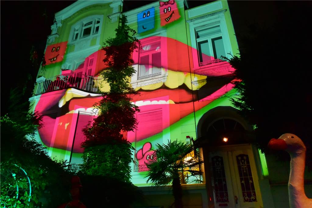 Lichtkunst bringt Farbe ins Dunkel: Diese Veranstaltungen finden in der Region statt Insgesamt 60 Gebäude erstrahlen bei „Recklinghausen leuchtet“ in der Altstadt. Ein Highlight sind die Shows zum Ende des Steinkohlenbergbaus an der Rathaus-Fassade.