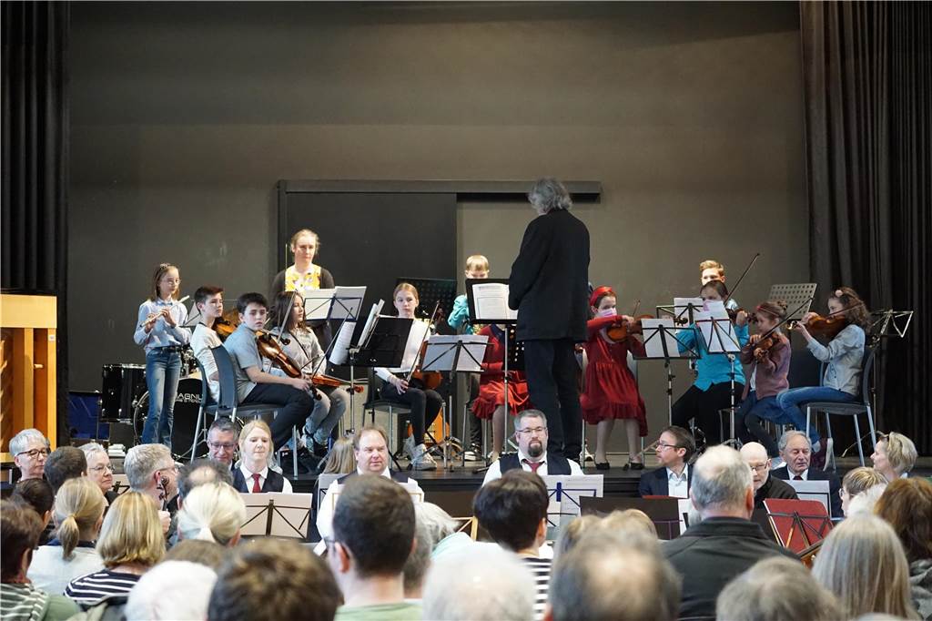 Insgesamt 70 Musiker unterhielten die Besucher in der Aula der Profilschule auf das Beste.
