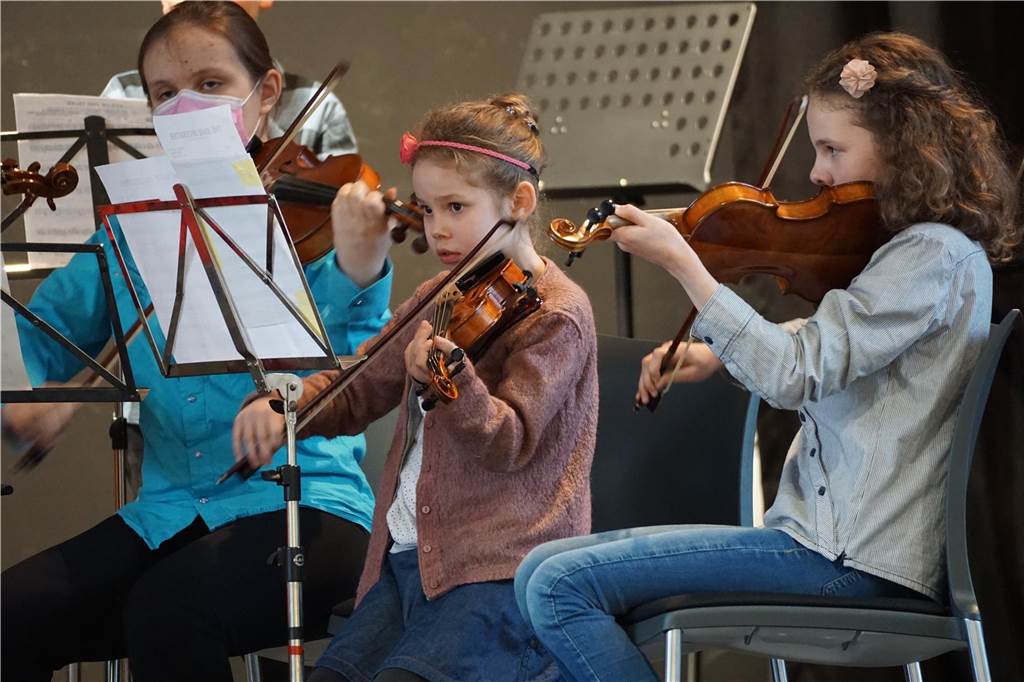 Insgesamt 70 Musiker unterhielten die Besucher in der Aula der Profilschule auf das Beste.