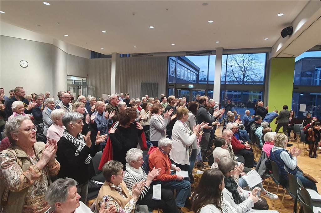 Insgesamt 70 Musiker unterhielten die Besucher in der Aula der Profilschule auf das Beste.