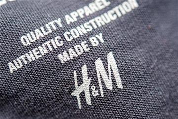 Insgesamt kam H&M Ende August auf 4553 Läden weltweit. 90 Filialen will der Konzern in diesem Jahr schließen, aber auch neue aufmachen. Foto: Hauke-Christian Dittrich