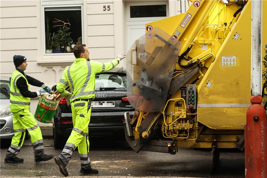 Sperrmüll-Tag in der Innenstadt: „Absolut okay, aber immer noch zu viel“ Insgesamt verlief die Sperrmüllsammlung sehr schnell - auch in den engeren Straßen.