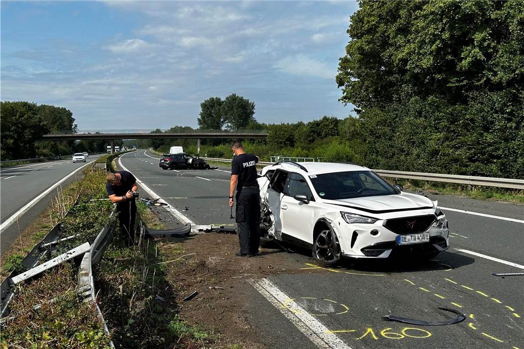 Insgesamt vier Fahrzeuge waren an dem Unfall auf der A 43 beteiligt.