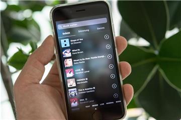Instagram Stories können jetzt auch ganz legal mit Musik unterlegt werden. Foto: Robert Günther