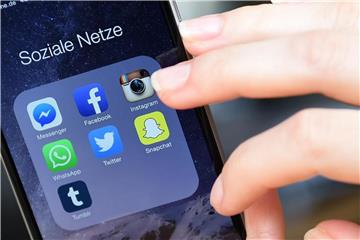 Instagram testet eine neue Funktion, damit Nutzer kein Selfie mehr verpassen. Foto: Britta Pedersen