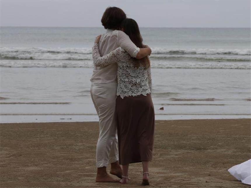 Gebete und Tränen: Die Welt gedenkt der Tsunami-Opfer In Südthailand kamen mehr als 1000 ausländische Touristen um. Foto: Barbara Walton