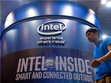 Intel-Stand auf einer Computermesse in Taiwan: Im April hatte der Chip-Riese angekündigt, bis Mitte 2017 elf Prozent der gesamten Mitarbeiterzahl zu streichen. Foto: Ritchie B. Tongo/Archiv