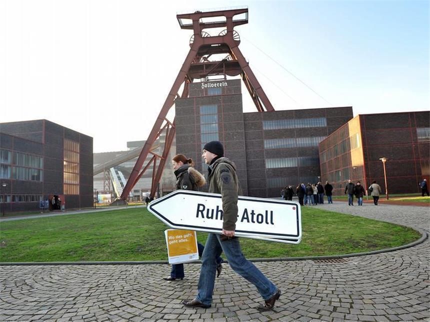 Ruhr.2010-Flohmarkt: Kultur im Schlussverkauf Interessante Erinnerungsstücke werden beim großen Ruhr.2010-Flohmarkt ergattert.