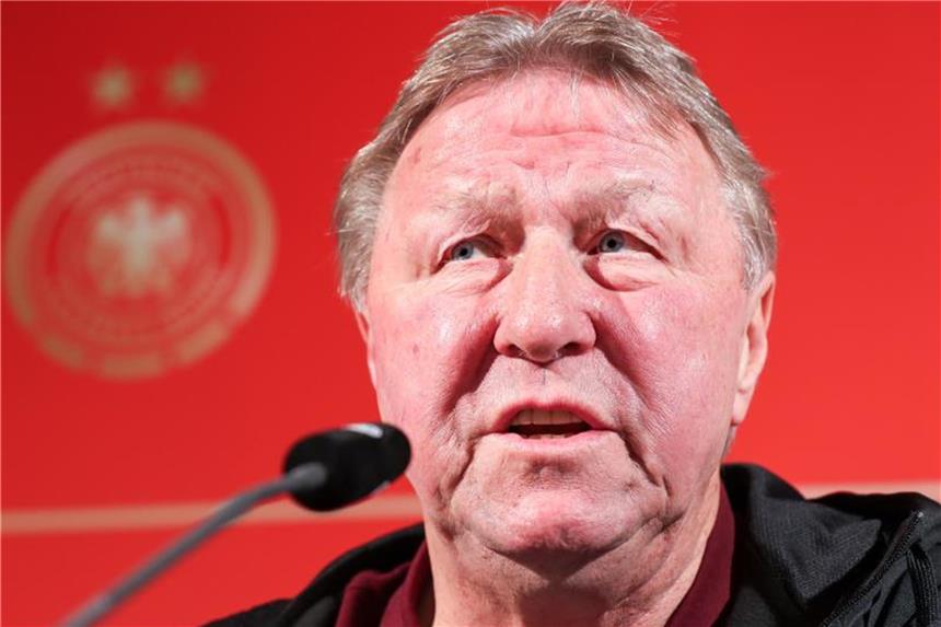 Interims-Bundestrainer Horst Hrubesch glaubt, dass das Kandidaten-Casting bei den Frauen bald beendet sein wird. Foto: Jan Woitas