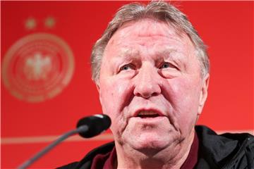 Interims-Bundestrainer Horst Hrubesch glaubt, dass das Kandidaten-Casting bei den Frauen bald beendet sein wird. Foto: Jan Woitas