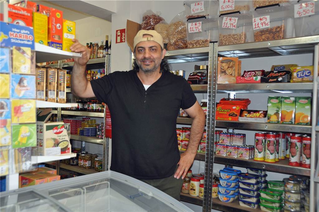 Neues Geschäft in Lünen-Gahmen: Einkauf zu Fuß ist wieder möglich Internationale Produkte, aber auch frische Obst und Gemüse, gibt es jetzt bei Ghazwan Alali an der Gahmener Straße 278.