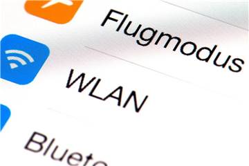 Internet im Flugzeug halten einer Umfrage aus dem Jahr 2018 des Bundesverbands der deutschen Luftverkehrswirtschaft zufolge rund 47 Prozent der Befragten für eine gute Sache. Foto: Arno Burgi