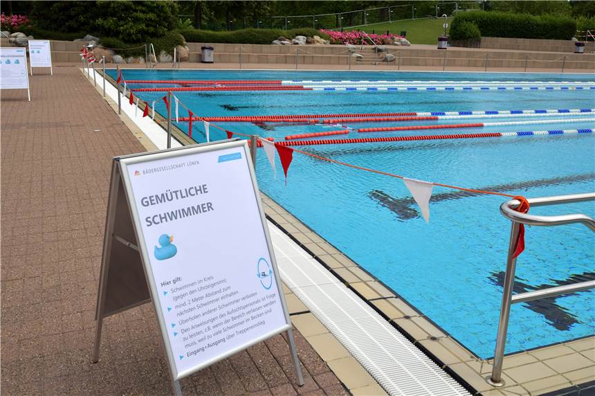 Freibad Cappenberger See: Besucher können jetzt wieder warm duschen Inzwischen gibt es im Freibad am Cappenberger See auch Bartickets - eine Haken hat die Sache aber trotzdem.
